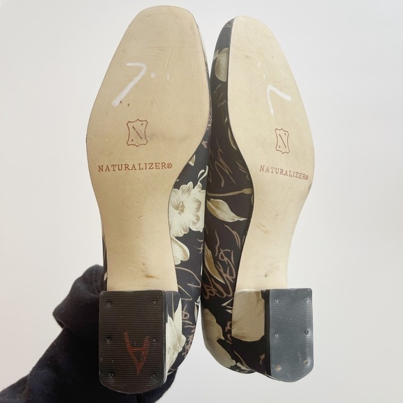 Vintage Naturalizer Floral Kitten Heel - 6.5 - Picture 3 of 5